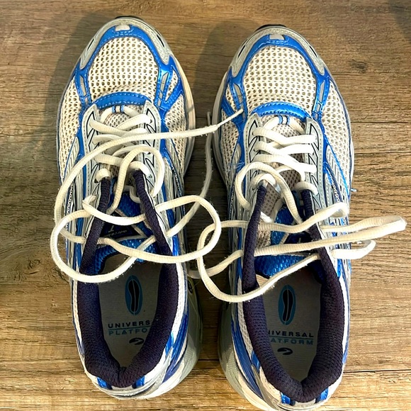 Brooks running shoes - Picture 2 of 5